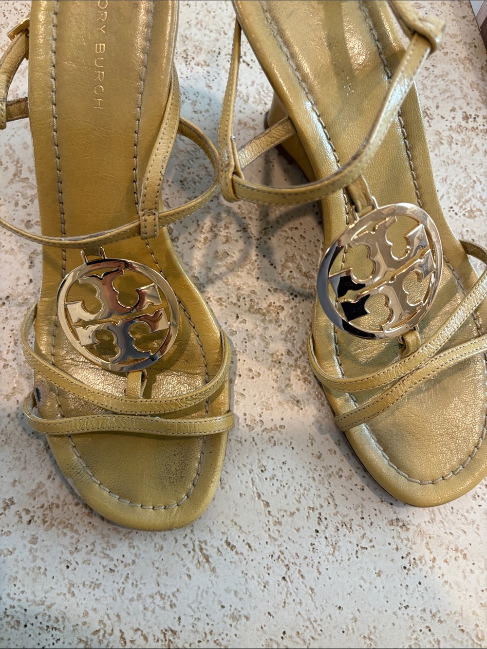Tory Burch -Yellow -wedge -Gold Logo -strappy Sandals - Picture 4 of 4